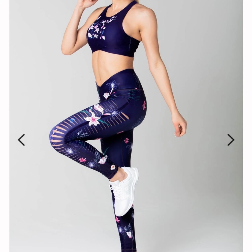 Set: Purple sports bra and leggings